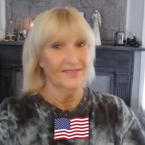 Meet your Posher, Joni